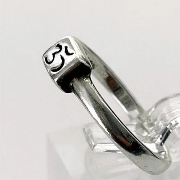 SATYA .925 Silver Om Symbol Ring - Picture 6 of 10